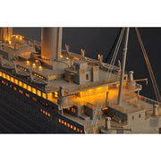Trumpeter 03719 1/200 Titanic w/ LED Lighting Set