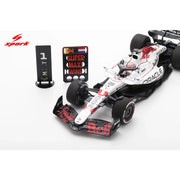 Spark 1/18 Red Bull Racing RB21 No.1 Max Verstappen Winner Japanese GP 2025 with Pit Board