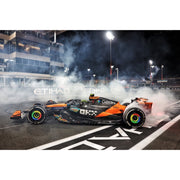 Minichamps 537256604 1/43 Mclaren Formula 1 Team Mcl39 Lando Norris World Champion Abu Dhabi Gp 2025 With Standing Figurine, Pitboard And Position Board