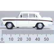 Oxford 76ACF007 1/76 Austin Cambridge Snowberry White/Embassy Maroon
