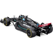 Bburago 28028R 1/24 2023 F1 Mercedes W 14 No.63 Russell in Showcase