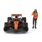 Bburago 28040N 1/24 McLaren MCL38 2024 No.4 Lando Norris with Figure