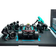 Bburago 38452 1/43 2024 No.63 George Russell Mercedes AMG Pit Pass Competition Set