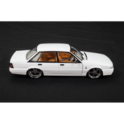 DDA Collectibles 1/24 White VL Calais Custom