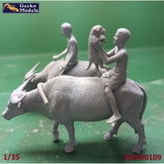 Gecko Models 35GM0109 1/35 60s-70s Vietnamese Children Puppy and Buffalo