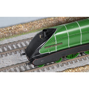 Hornby R30406 OO LNER - Streamlined B17 - 2870 City of London Steam Locomotive