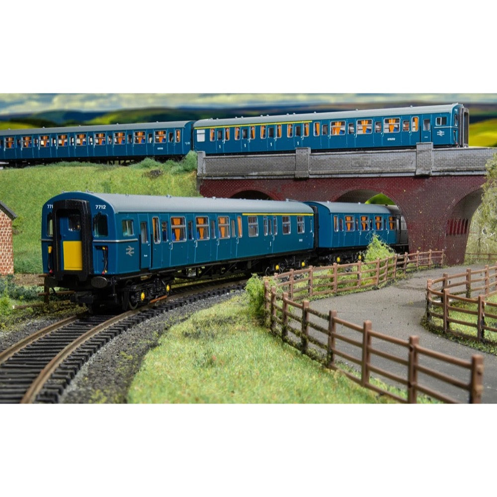 Hornby R30447 OO BR - Class 423 - 7712 4 VEP Train Pack