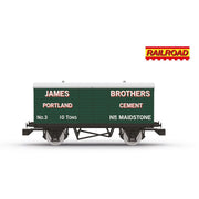 Hornby R60274 OO RailRoad: James Brothers Vent Van