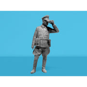 ICM 35105 1/35 Beobachtungspanzerwagen Sd.Kfz.251/18 Ausf.A WWII German Observation Vehicle with Crew