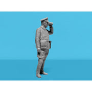 ICM 35105 1/35 Beobachtungspanzerwagen Sd.Kfz.251/18 Ausf.A WWII German Observation Vehicle with Crew