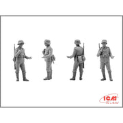ICM 35471 1/35 Admiral Cabriolet WWII German Staff Car with Figures 4823044402601