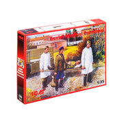 ICM 35551 1/35 Soviet Medical Personnel