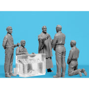 ICM 35616 1/35 You are Important to God. Prayer before Battle