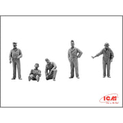 ICM 48125 1/48 Mustang P-51B with USAAF Pilots and Ground Personnel