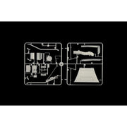 Italeri 3945 1/24 Volvo F16 Globetrotter Canvas with Elevator 8001283039451