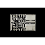 Italeri 3945 1/24 Volvo F16 Globetrotter Canvas with Elevator 8001283039451