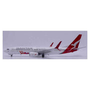 JC Wings XX20746 1/200 Qantas Boeing 737-800 Santa Reg: VH-VZX With Stand