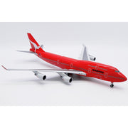JC WingsXX20376 1/200 Qantas Boeing 747-400 All Red Reg: VH-OEJ With Stand
