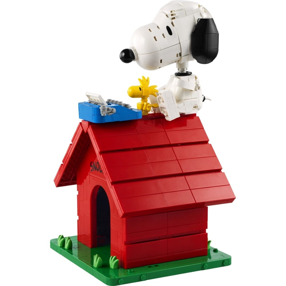 LEGO Peanuts: Snoopy's Doghouse