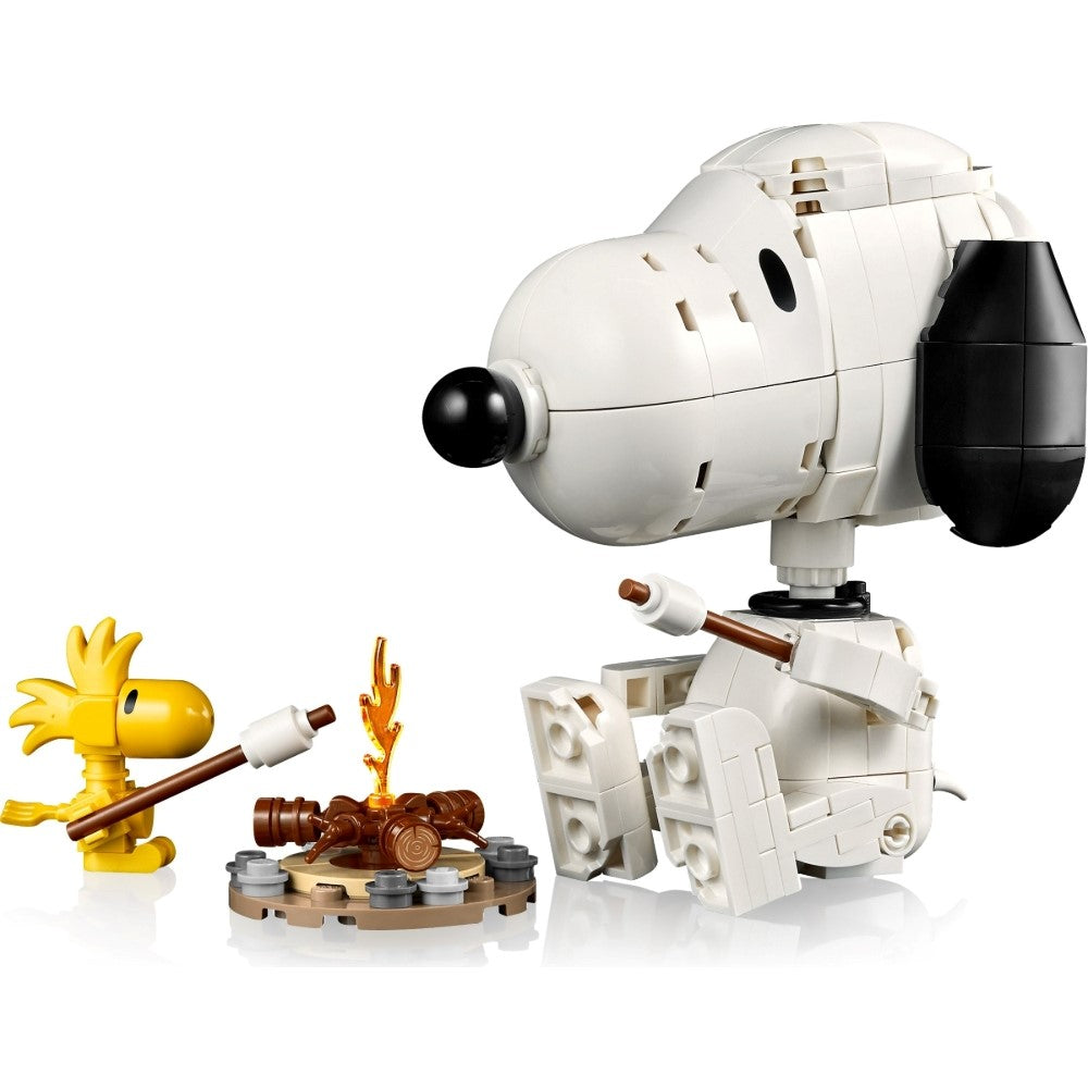 LEGO Peanuts: Snoopy's Doghouse