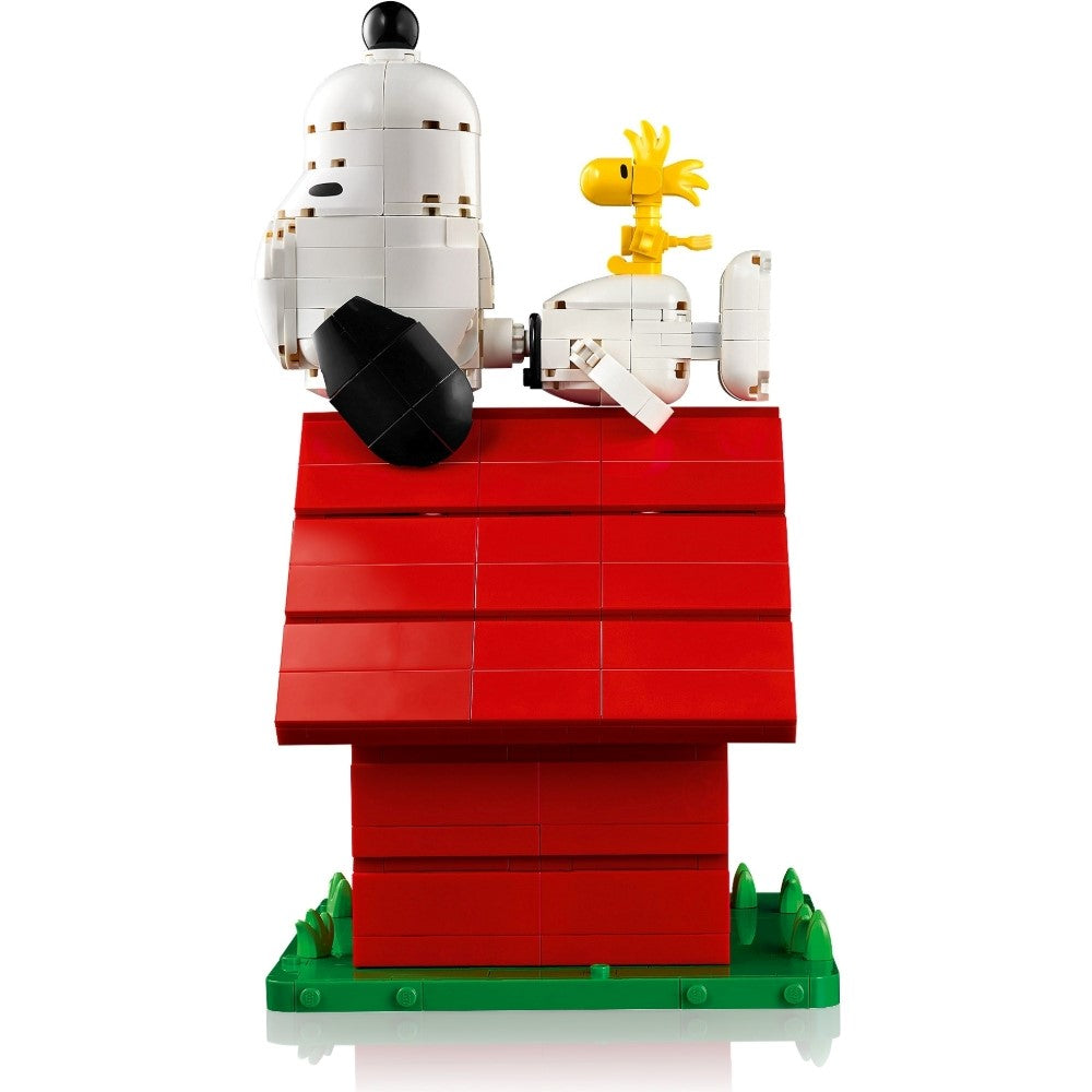 LEGO Peanuts: Snoopy's Doghouse