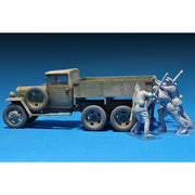 MiniArt 1/35 Pushing Soviet Soldiers Model Kit