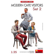 MiniArt 38090 1/35 Modern Cafe Visitors (Set 2)