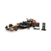 Minichamps 530258704 1/64 Mclaren Formula 1 Team Mcl39 Lando Norris World Champion Abu Dhabi Gp 2025 With Standing Figurine, Pitboard And Position Board