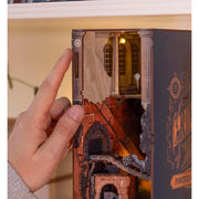 Revell 1/24 Gringotts Bank Book Nook Harry Potter