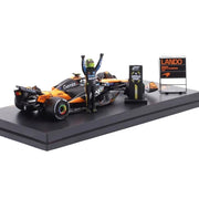 Minichamps 530258704 1/64 Mclaren Formula 1 Team Mcl39 Lando Norris World Champion Abu Dhabi Gp 2025 With Standing Figurine, Pitboard And Position Board