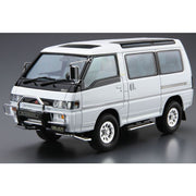 Aoshima A006139 1/24 Mitsubishi P35W Delica Star Wagon 1991