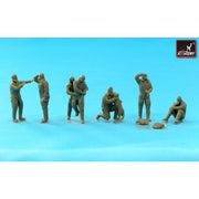 Armory F7224 1/72 RAF Heavy Bomber Crew In High Altitude Outfit Full Set 7 Figs and Dog Resin Model Kit
