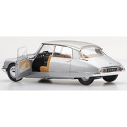 EBBRO 25009 1/24 Citroen DS21