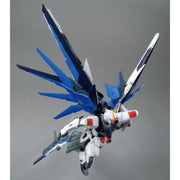Bandai 5061611 MG 1/100 Freedom Gundam Ver.2.0