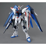 Bandai 5061611 MG 1/100 Freedom Gundam Ver.2.0