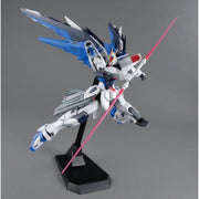 Bandai 5061611 MG 1/100 Freedom Gundam Ver.2.0