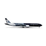 Herpa 612777 1/200 Air New Zealand Boeing 777-300ER All Blacks Diecast Aircraft