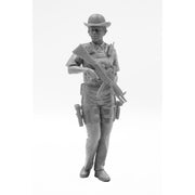 ICM 16009 1/16 British Police Female Officer