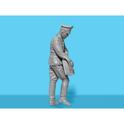 ICM 24024 1/24 Type G4 with MG 34 and German Staff Personnel