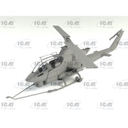 ICM 32063 1/32 Bell AH-1G Arctic Cobra US Helicopter