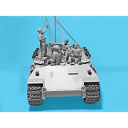 ICM 35343 1/35 Prost Between Battles on Bergepanther German Tankmen