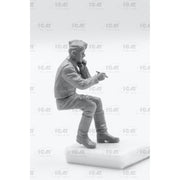 ICM 35901 1/35 Chernobyl 1 Radiation Monitoring Station ZiL-131KShM Truck and 5 Figures