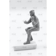 ICM 35901 1/35 Chernobyl 1 Radiation Monitoring Station ZiL-131KShM Truck and 5 Figures