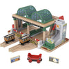 Fisher-Price HBJ82 Thomas and Friends Wooden Railway Knapford Station Passenger Pickup Playset