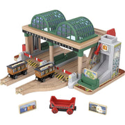 Fisher-Price HBJ82 Thomas and Friends Wooden Railway Knapford Station Passenger Pickup Playset