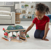 Fisher-Price HBJ82 Thomas and Friends Wooden Railway Knapford Station Passenger Pickup Playset