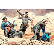 Master Box 35152 1/35 Soviet Marines and German Infantry Hand-to-hand Combat 1941-42 Easters Front Battle Series Kit No.2