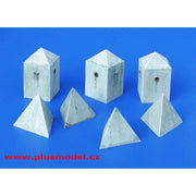 Plus Model 131 1/35 Anti-tank Concrete Barriers Pyramid-style Set II