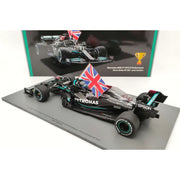 Spark SP18S599 1/18 Mercedes AMG W12 E Performance No. 44 Lewis Hamilton Winner 2021 British GP Figurine Holding British Flag