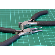 Artesania 27035 Flat Nose Plier + Round End Plier Modelling Tool